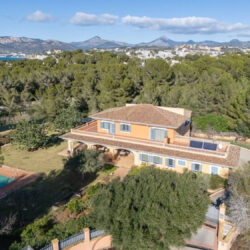 Spacious mediterranean villa with sprawling grounds for sale in santa ponsa