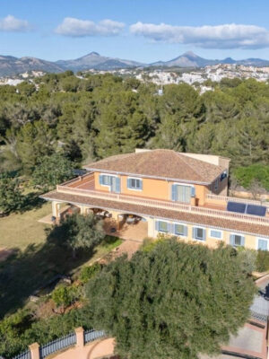Spacious mediterranean villa with sprawling grounds for sale in santa ponsa