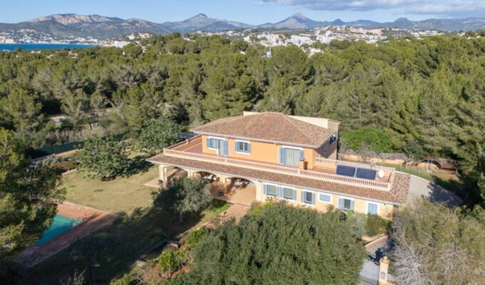 Spacious mediterranean villa with sprawling grounds for sale in santa ponsa