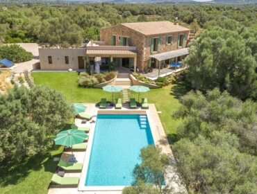 Eco-friendly luxury villa with private pool near santanyí