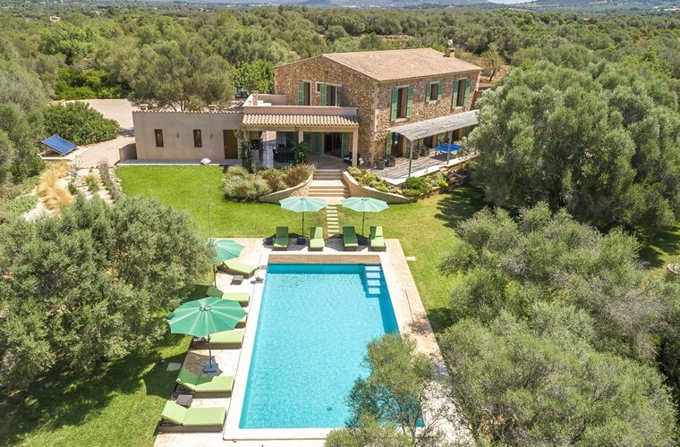 Eco-friendly luxury villa with private pool near santanyí