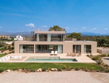 Five-bedroom contemporary villa with sweeping coastal views for sale in son gual