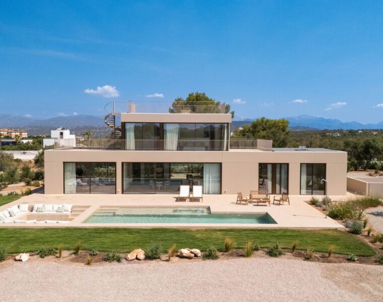 Five-bedroom contemporary villa with sweeping coastal views for sale in son gual