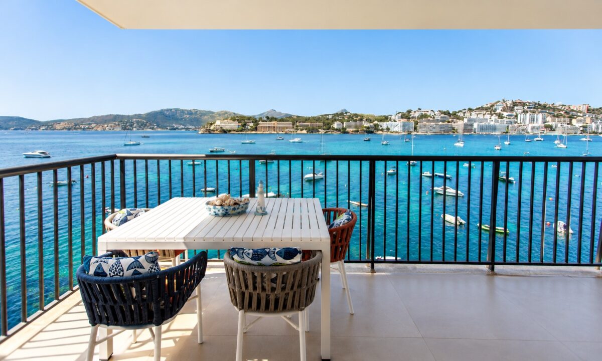 Frontline four-bedroom renovated coastal apartment for sale in Santa Ponsa