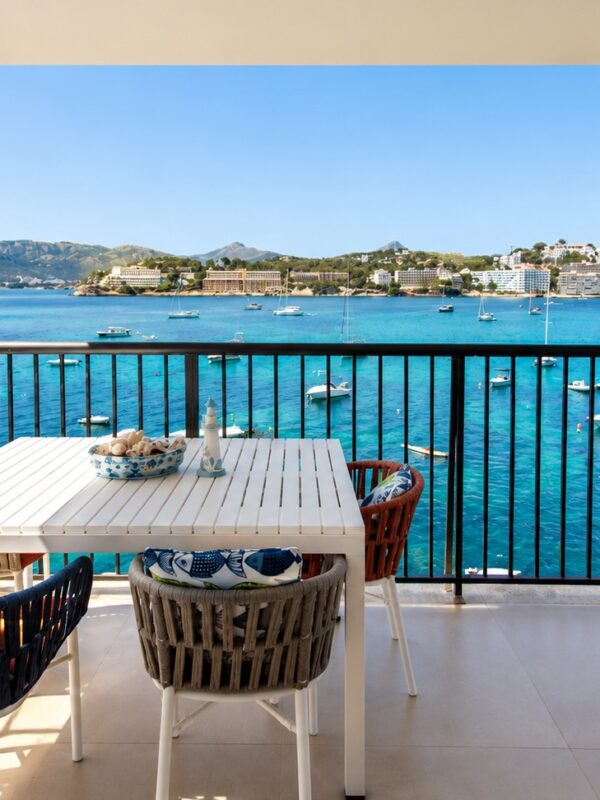 Frontline four-bedroom renovated coastal apartment for sale in santa ponsa