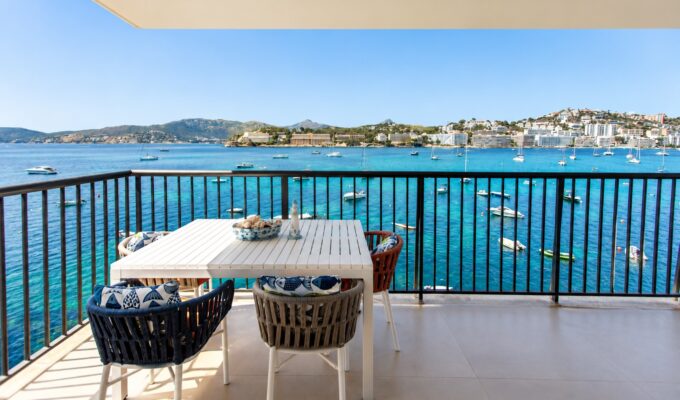 Frontline four-bedroom renovated coastal apartment for sale in santa ponsa