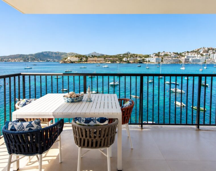 Frontline four-bedroom renovated coastal apartment for sale in santa ponsa