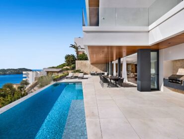 Contemporary villa with panoramic views for sale in santa ponsa