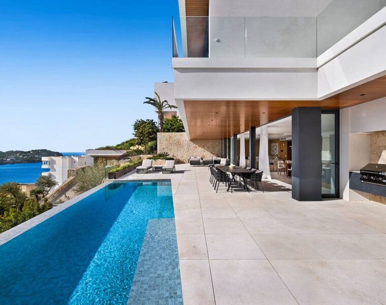 Contemporary villa with panoramic views for sale in santa ponsa