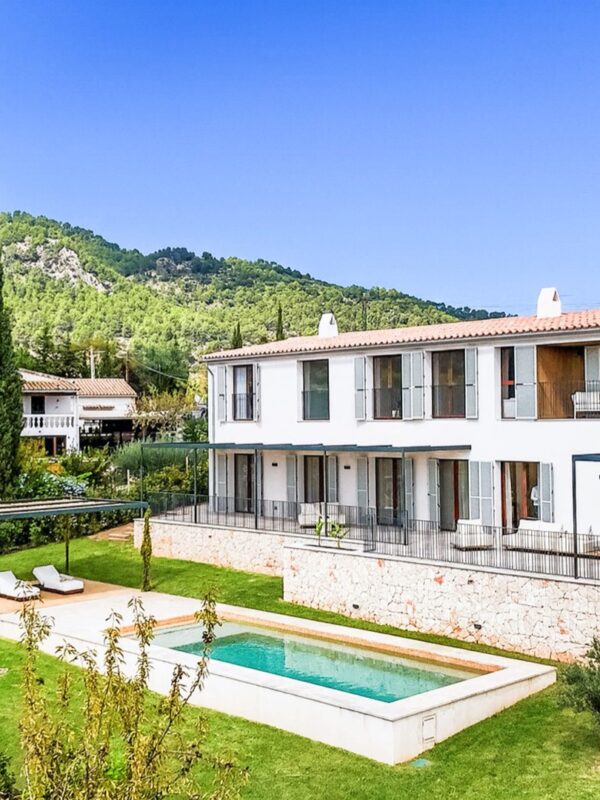 Modern country house for sale with striking mountain vistas in calvià