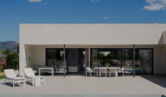 Contemporary single-storey villa for sale near santa maría del camí