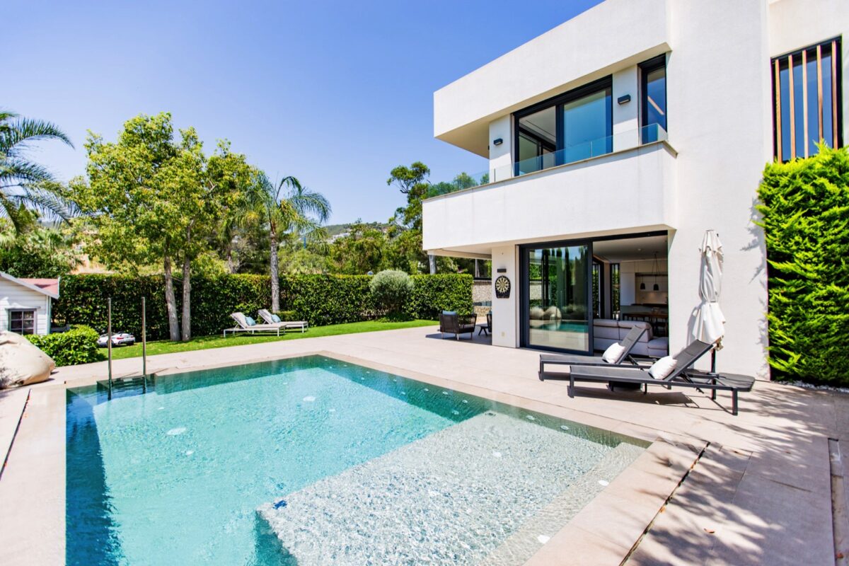 Contemporary designer villa with infinity pool for sale in Son Vida