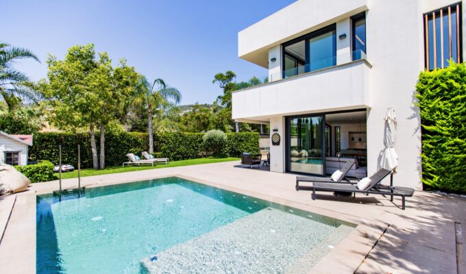 Contemporary designer villa with infinity pool for sale in son vida