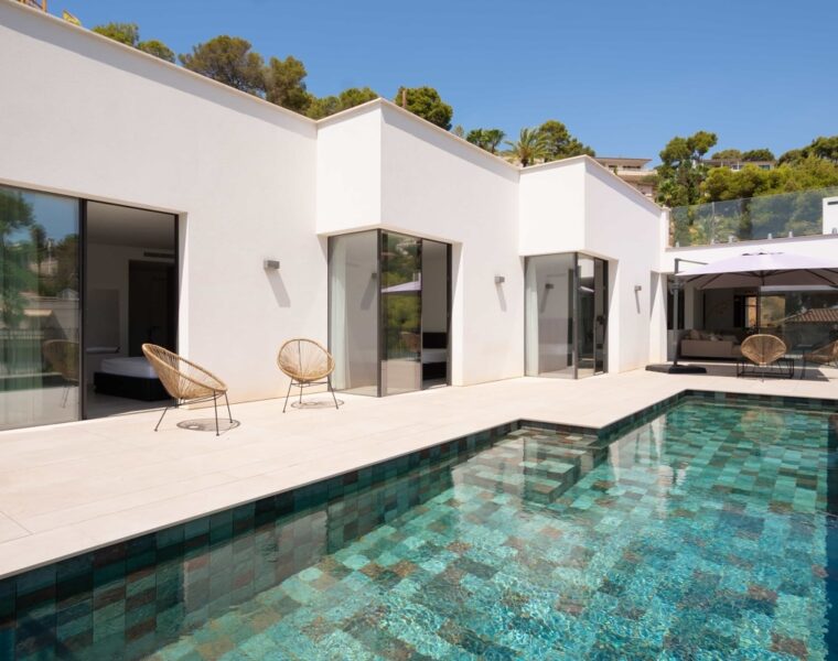 Contemporary five-bedroom villa with pool and sea views in costa d'en blanes