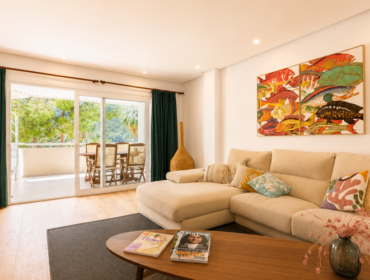 Elegant golf-side retreat with private roof terrace for sale in bendinat