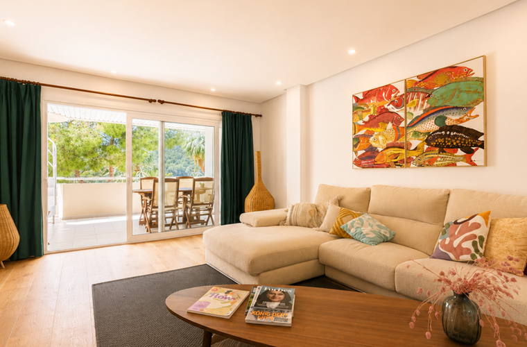 Elegant golf-side retreat with private roof terrace for sale in bendinat