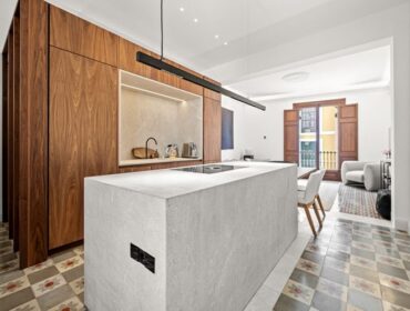 Elegant renovated heritage apartment with soaring ceilings in palma