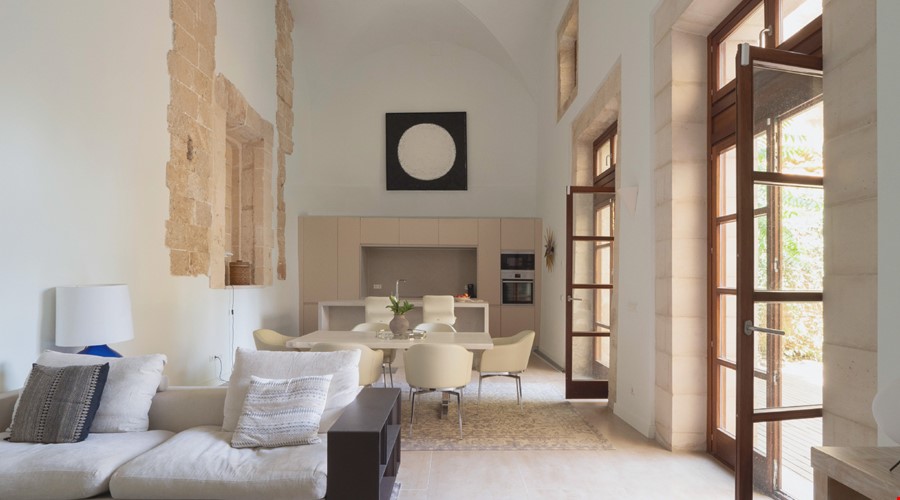 Historical sanctuary with vaulted ceilings and private terrace in Palma
