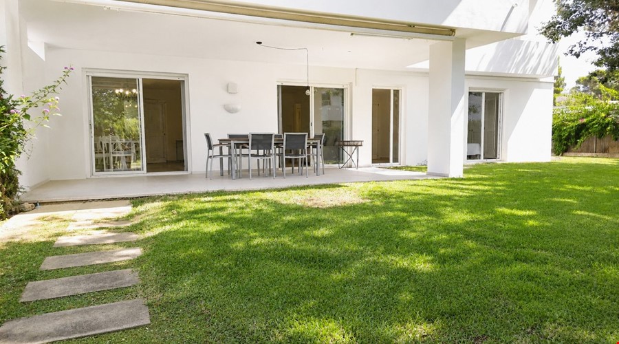Spacious ground floor apartment with private garden and pool access for sale in Pollensa