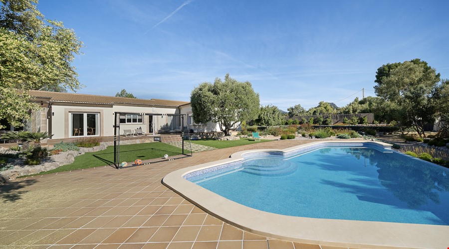 Mediterranean Country House with Expansive Gardens for sale in Calvià