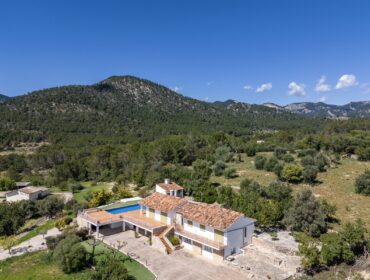 Eight-bedroom country estate with spectacular coastal views for sale in santa maría del camí