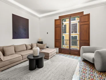 Elegant renovated heritage apartment with soaring ceilings in palma