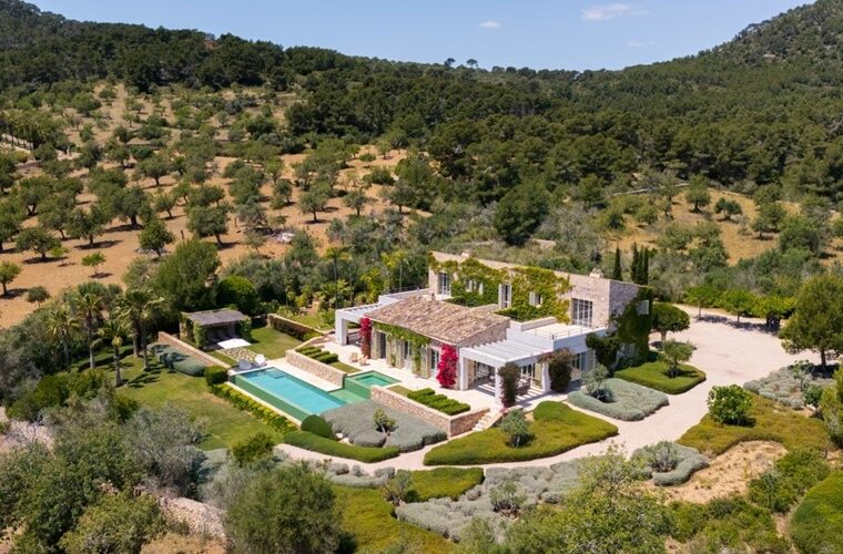 Magnificent mediterranean estate with coastal views for sale in santanyí