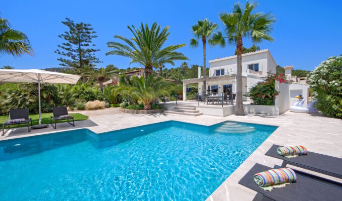Mediterranean villa with holiday license and sea views in port d'andratx