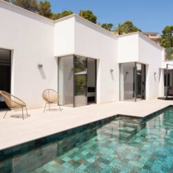 Contemporary five-bedroom villa with saltwater pool and sea views in bendinat