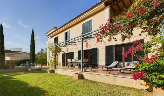 Five-bedroom mediterranean retreat with private pool and guest house for sale in calvià