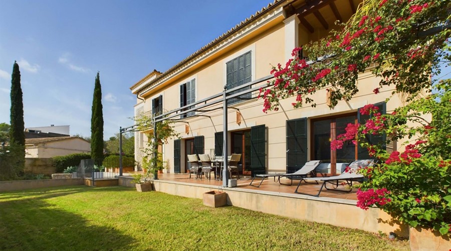 Five-bedroom mediterranean retreat with private pool and guest house for sale in calvià