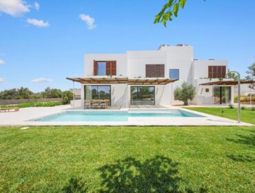 Architectural designer villa with panoramic roof terrace in palma