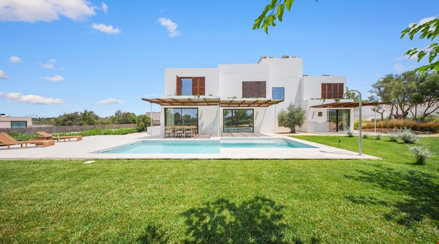 Architectural designer villa with panoramic roof terrace in palma