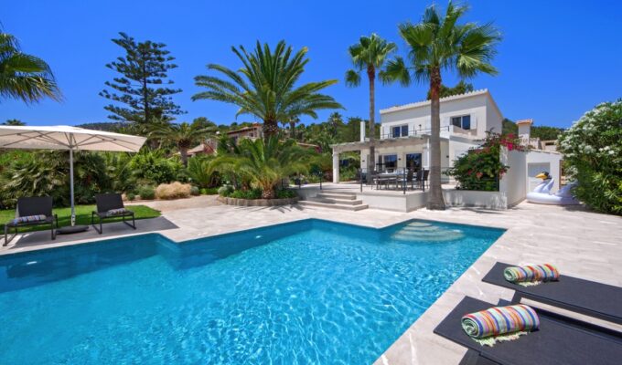Mediterranean villa with holiday license and sea views in port d’andratx