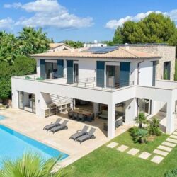 Five-bedroom contemporary designer villa with sea views in santa ponsa