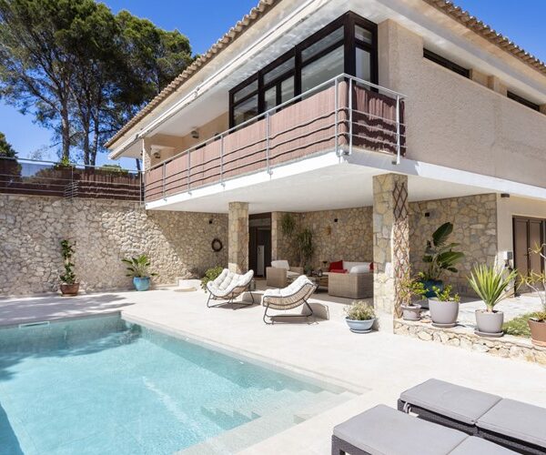 Renovated mediterranean villa with pool and partial sea views for sale in santa ponsa