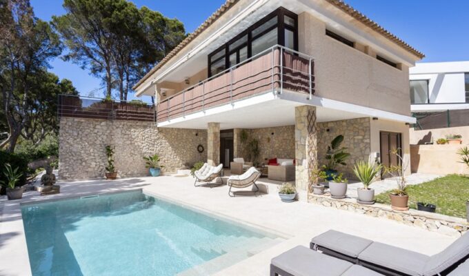 Renovated mediterranean villa with pool and partial sea views for sale in santa ponsa
