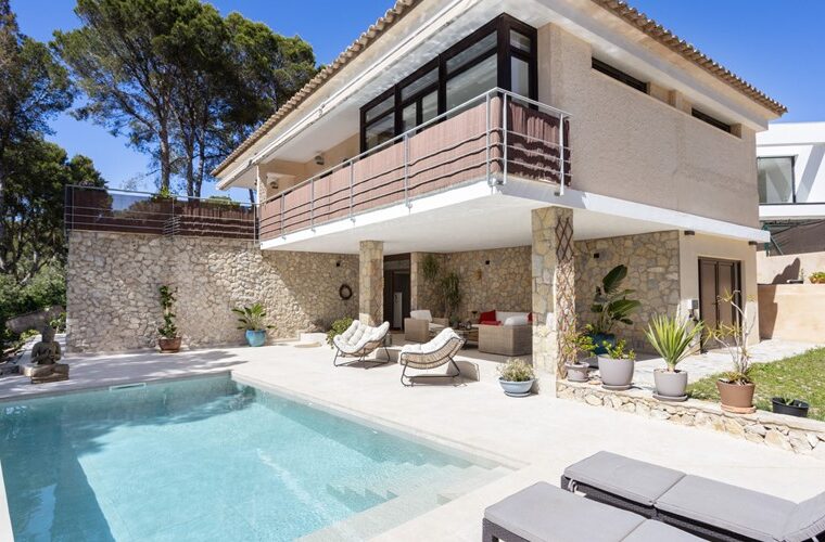 Renovated mediterranean villa with pool and partial sea views for sale in santa ponsa