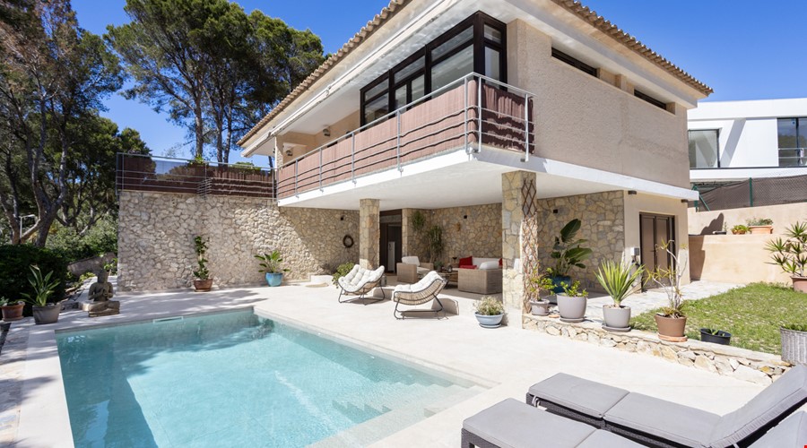 Renovated mediterranean villa with pool and partial sea views for sale in santa ponsa