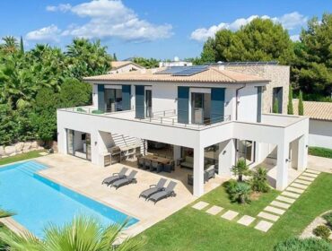 Five-bedroom contemporary designer villa with sea views in santa ponsa