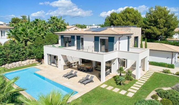 Five-bedroom contemporary designer villa with sea views in santa ponsa