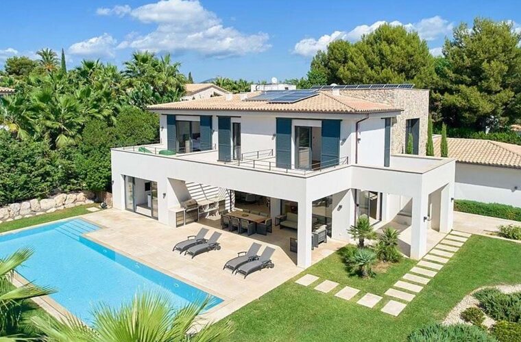 Five-bedroom contemporary designer villa with sea views in santa ponsa