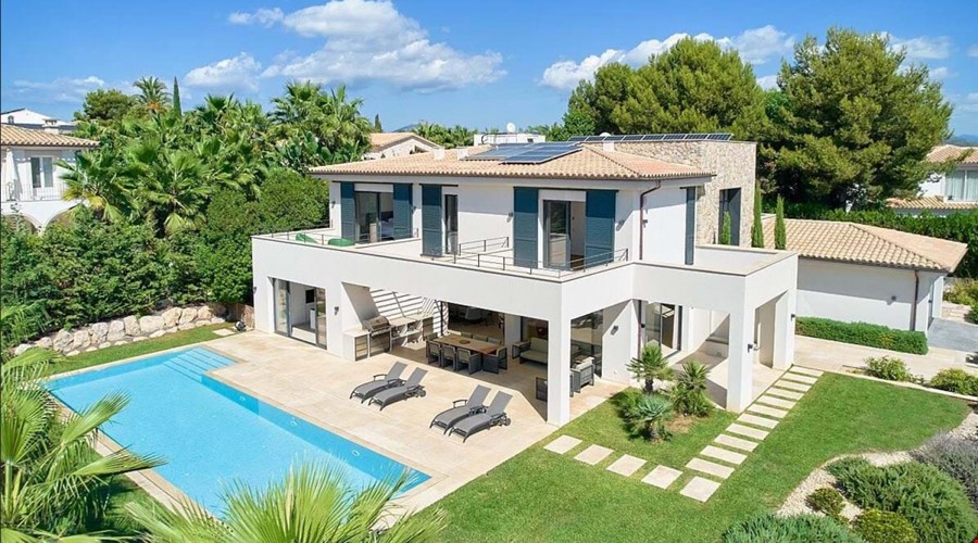 Five-bedroom contemporary designer villa with sea views in santa ponsa
