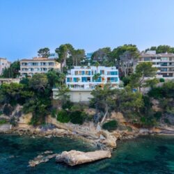 Exceptional frontline coastal residence with five suites in sol de mallorca
