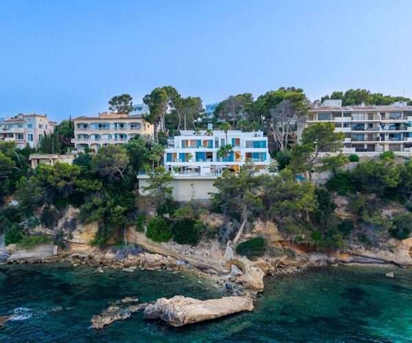 Exceptional frontline coastal residence with five suites in sol de mallorca