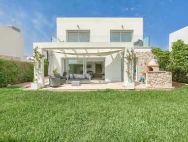 Modern three-bedroom coastal villa with sun-drenched terraces for sale near llucmajor