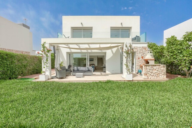 Modern three-bedroom coastal villa with sun-drenched terraces for sale near llucmajor