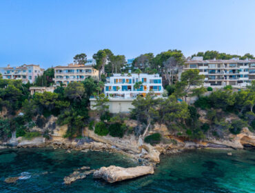 Exceptional frontline coastal residence with five suites in cala vinyes
