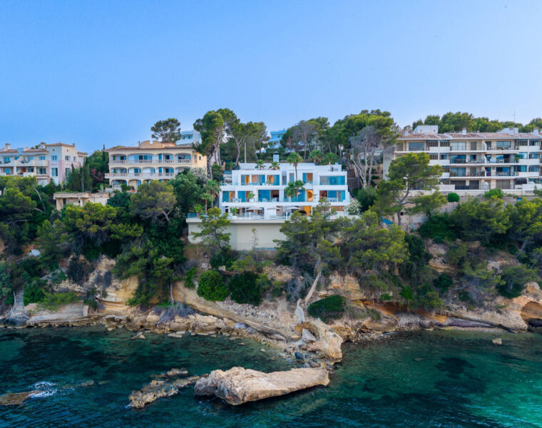 Exceptional frontline coastal residence with five suites in cala vinyes