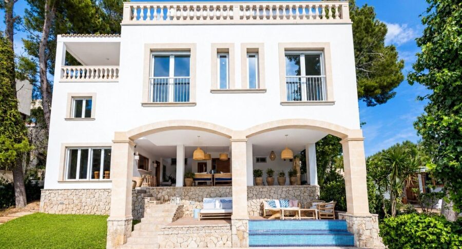 Elevated mediterranean villa with pool and sea views for sale in bendinat